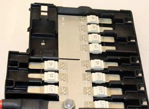 BMW X5 - fuse box diagram - battery