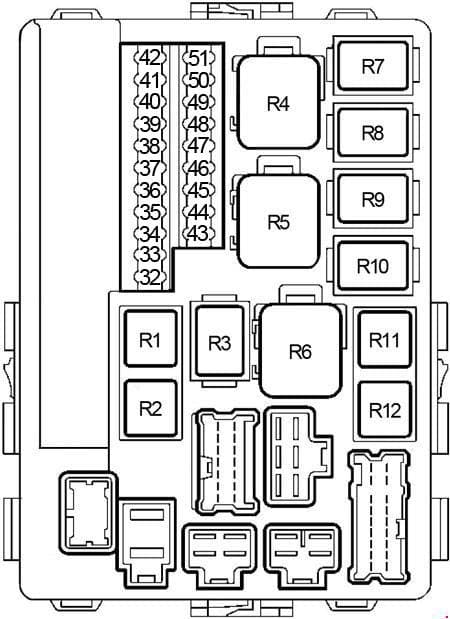 Nissan Altima - fuse box diagram - engine compartment